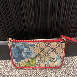 Gucci GG Supreme Blooms Mini Chain Bag